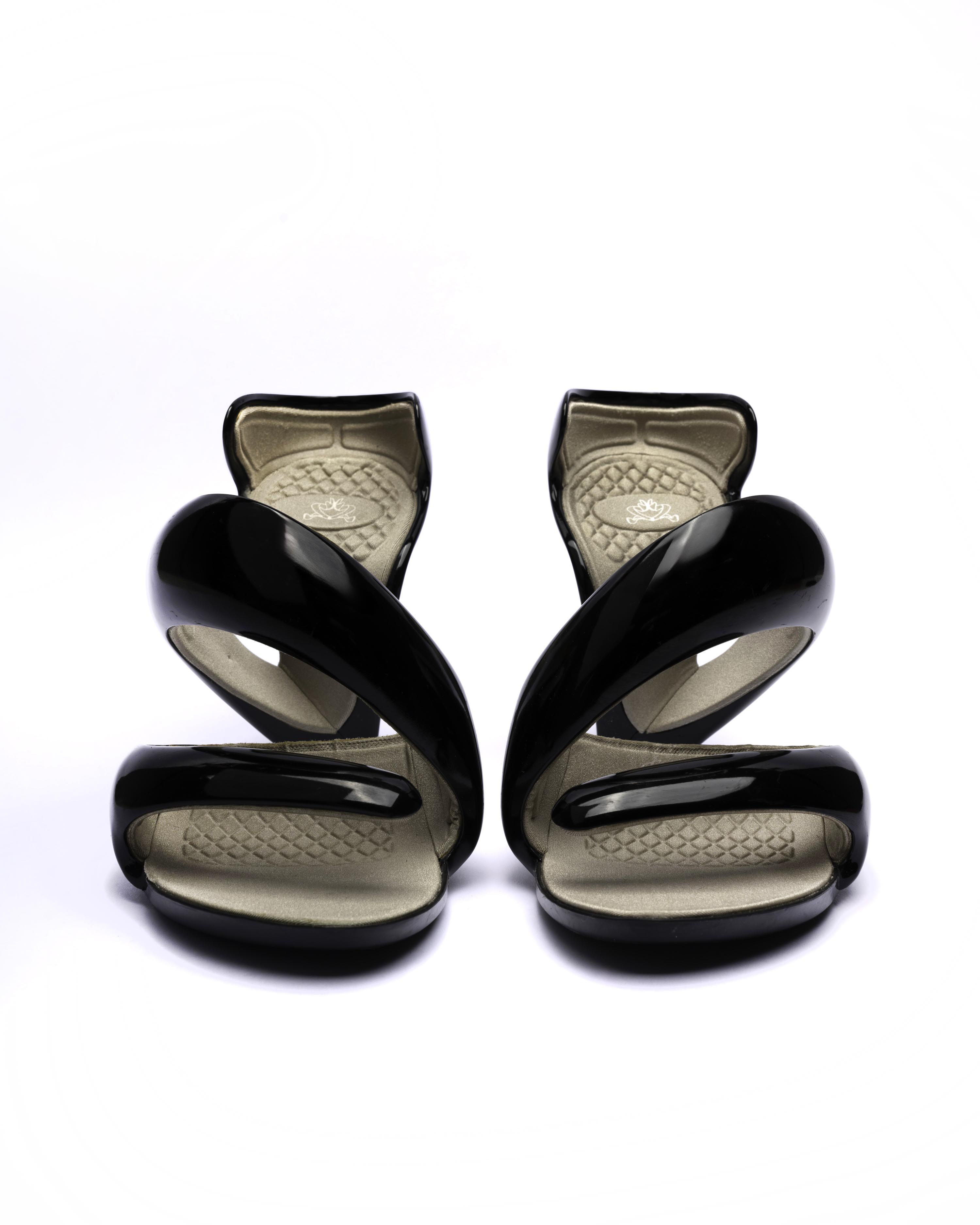 Julian Hakes Mojito Pumps