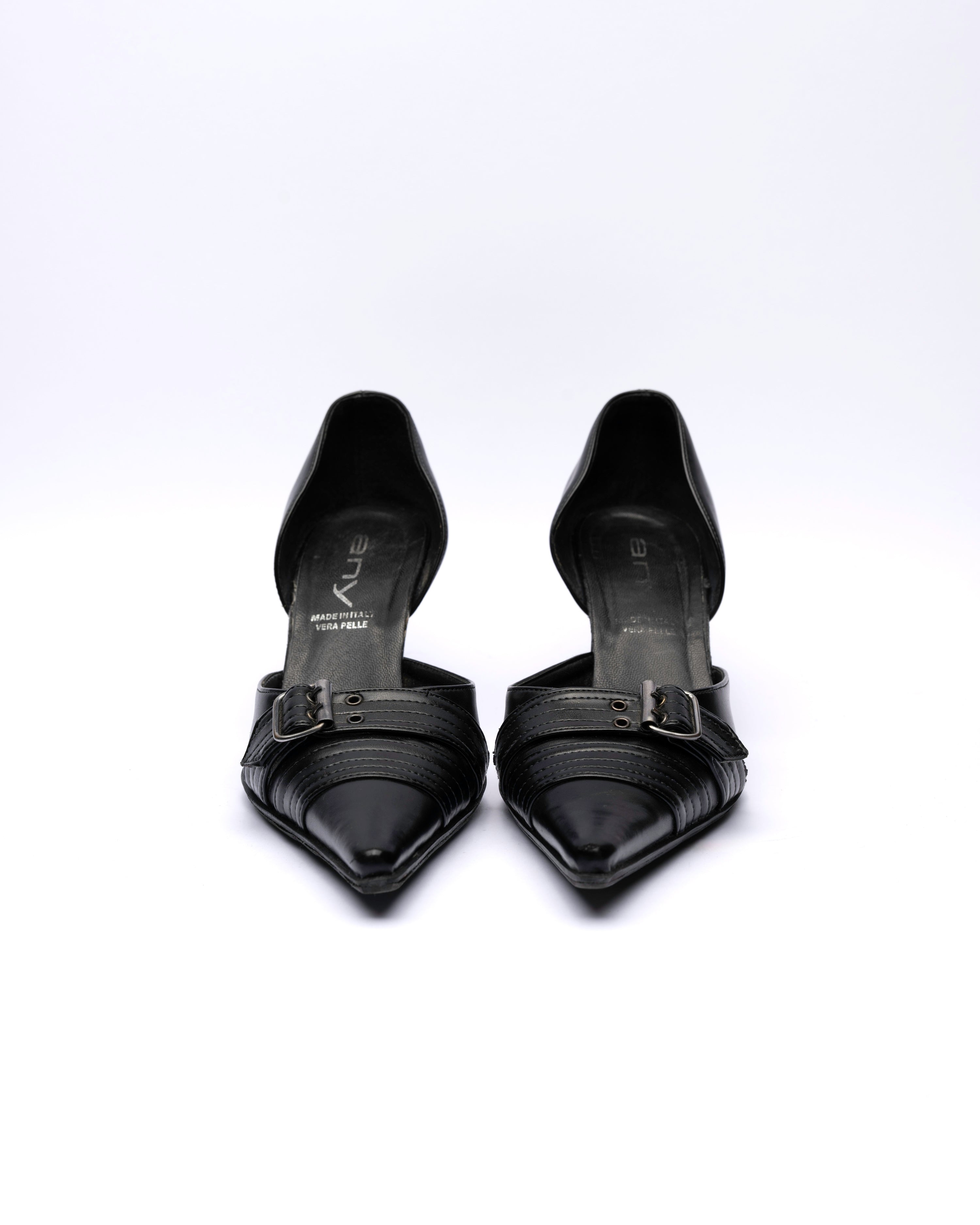 Any Leather Pointed buckle Pumps