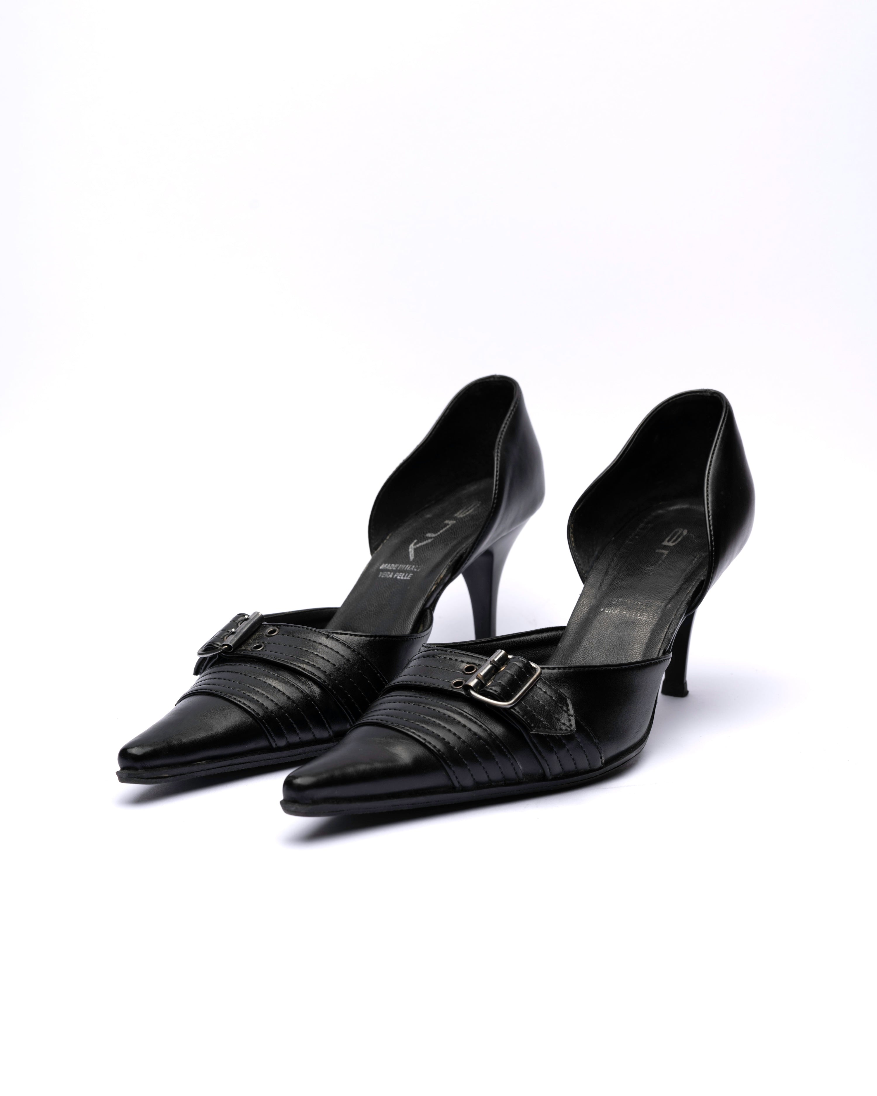 Any Leather Pointed buckle Pumps