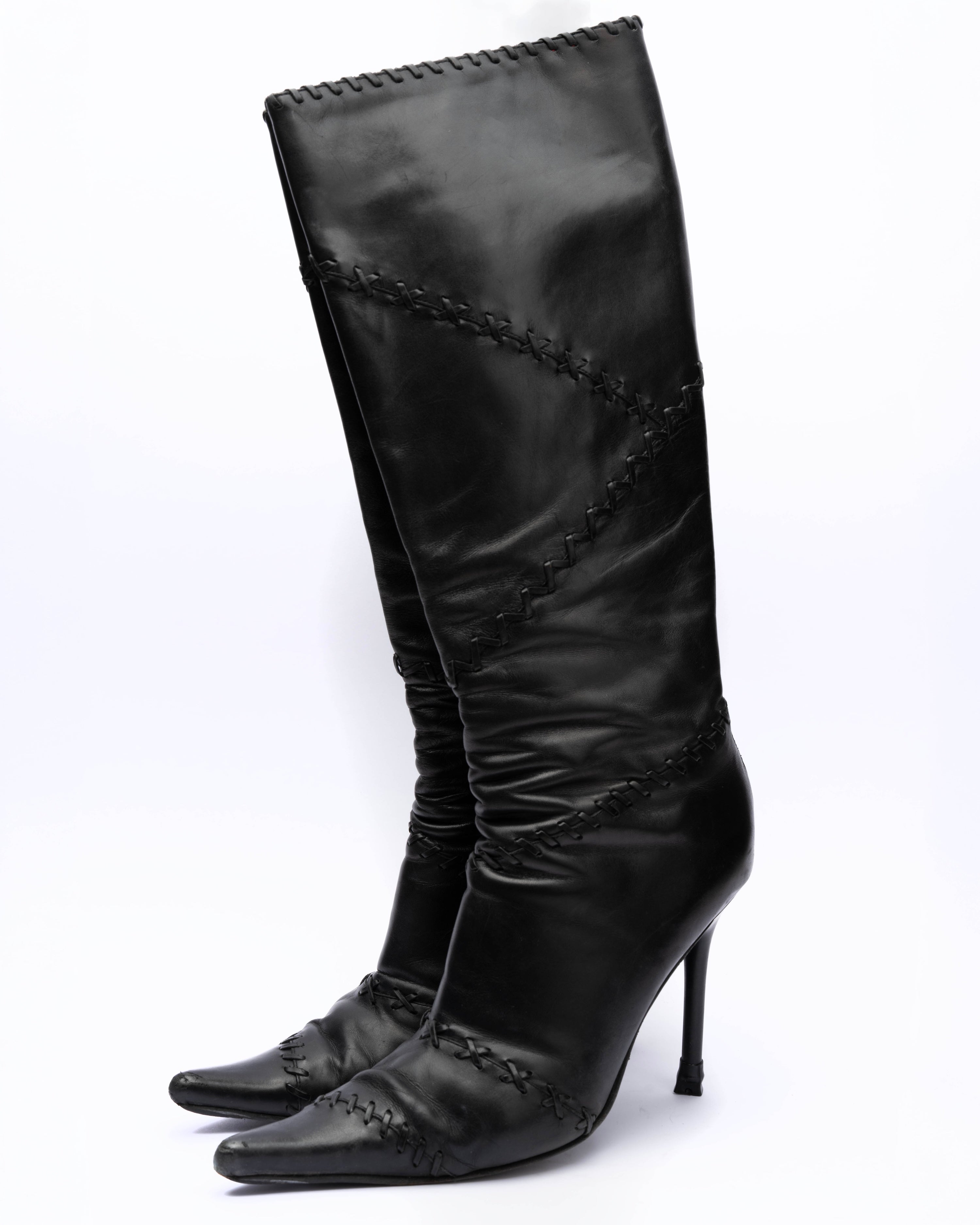 Casadei Kniehohe Stiefel aus schwarzem Leder mit Ziernaht
