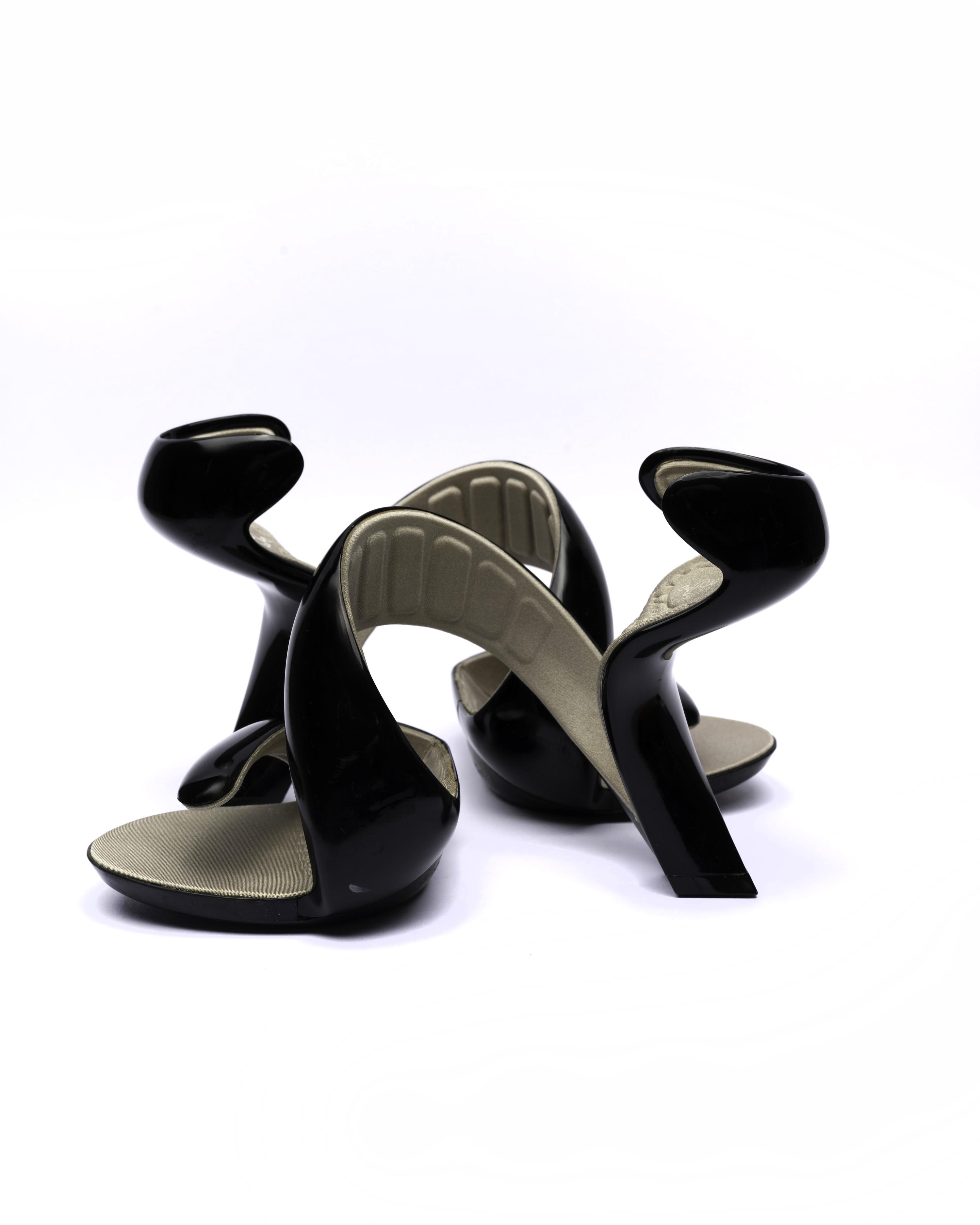 Julian Hakes Mojito Pumps