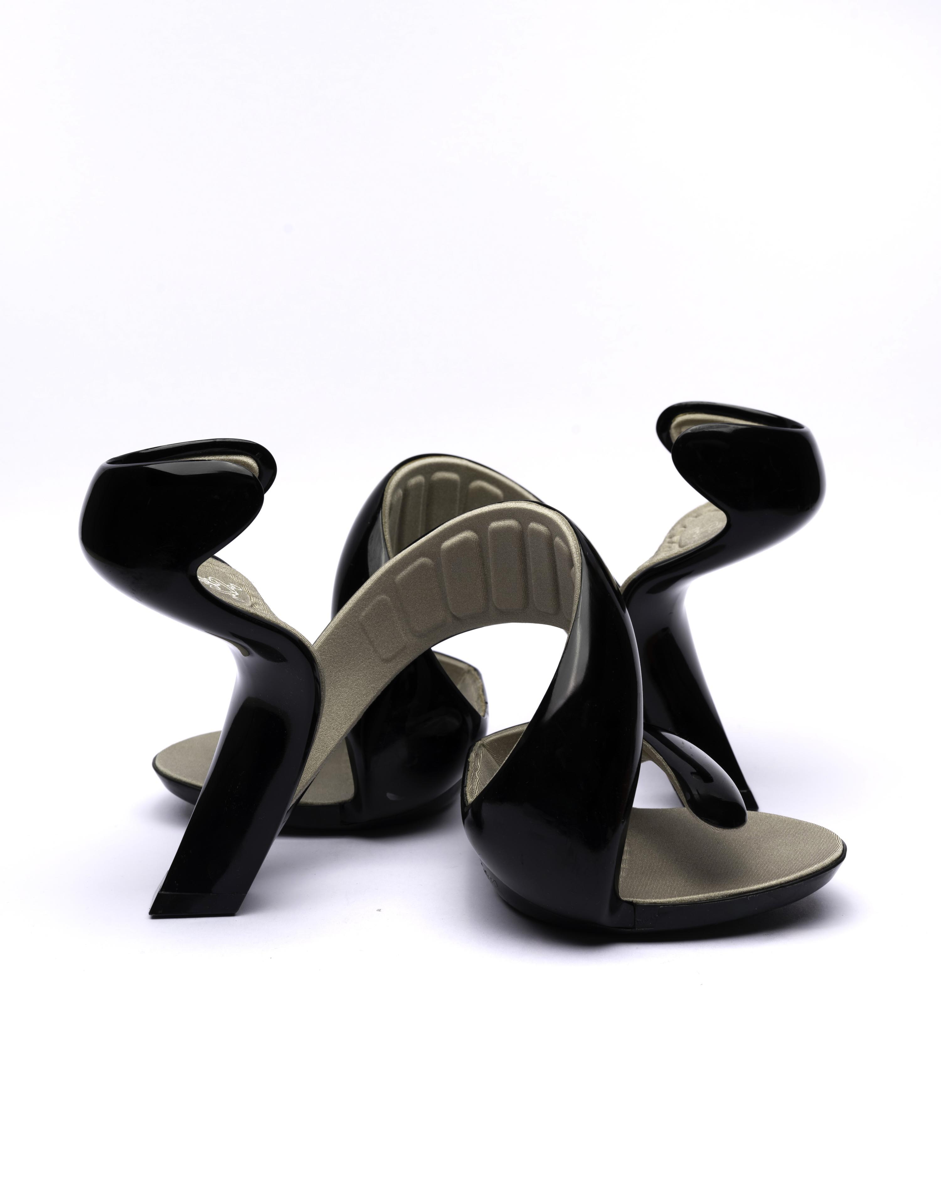 Julian Hakes Mojito Pumps
