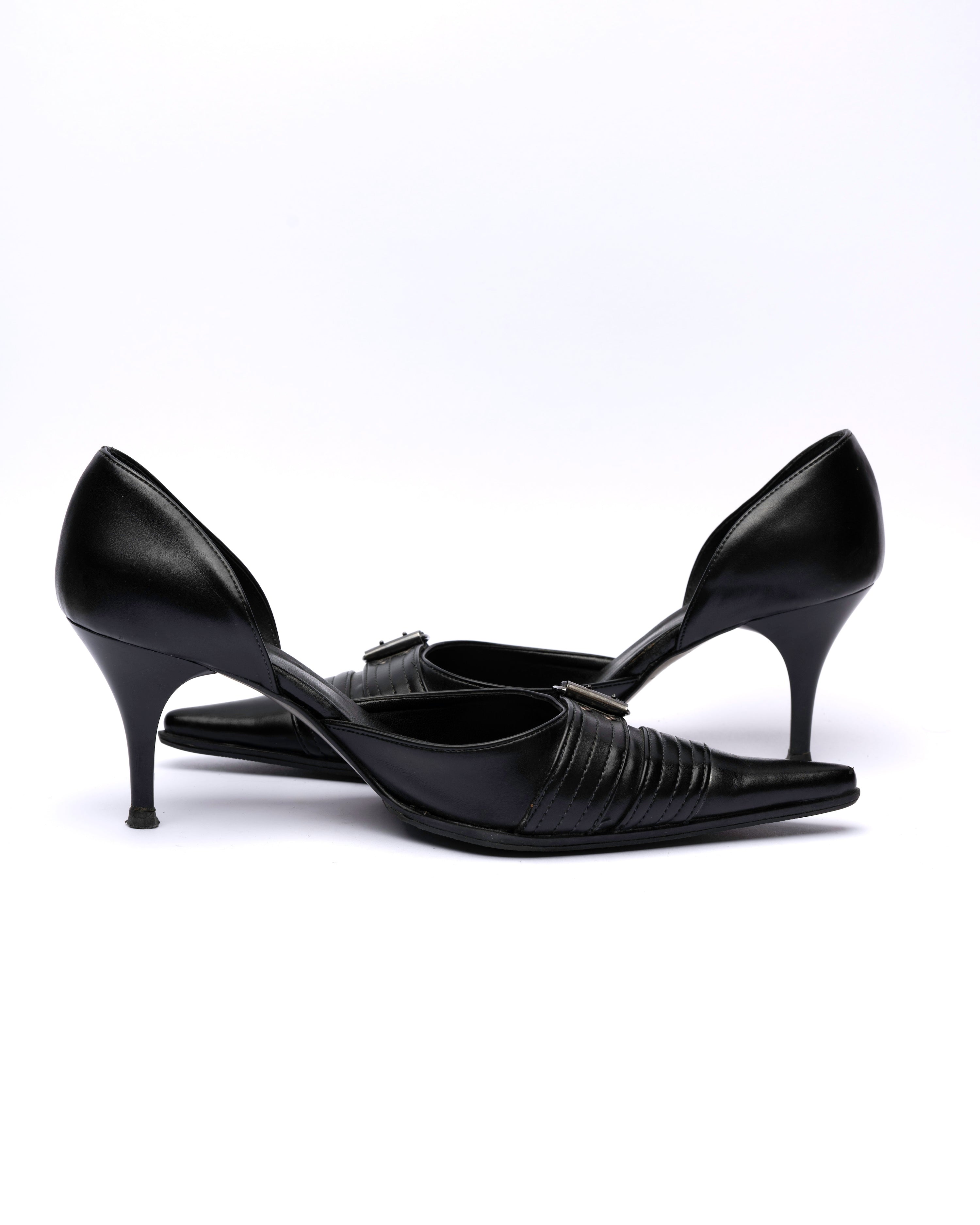Any Leather Pointed buckle Pumps