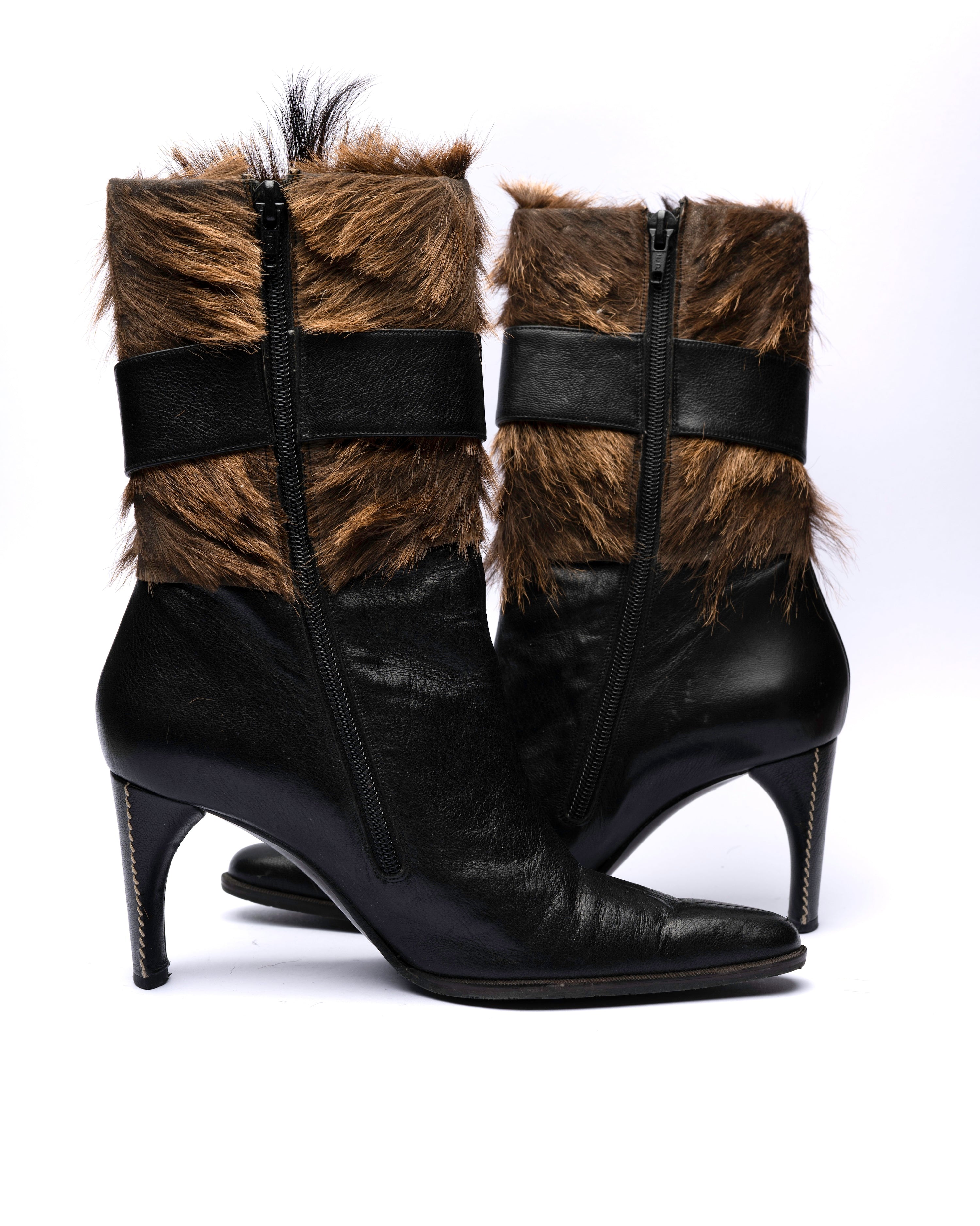 Charles Jourdan schwarze Mid-Calf Stiefel aus Leder mit Pelzbesatz