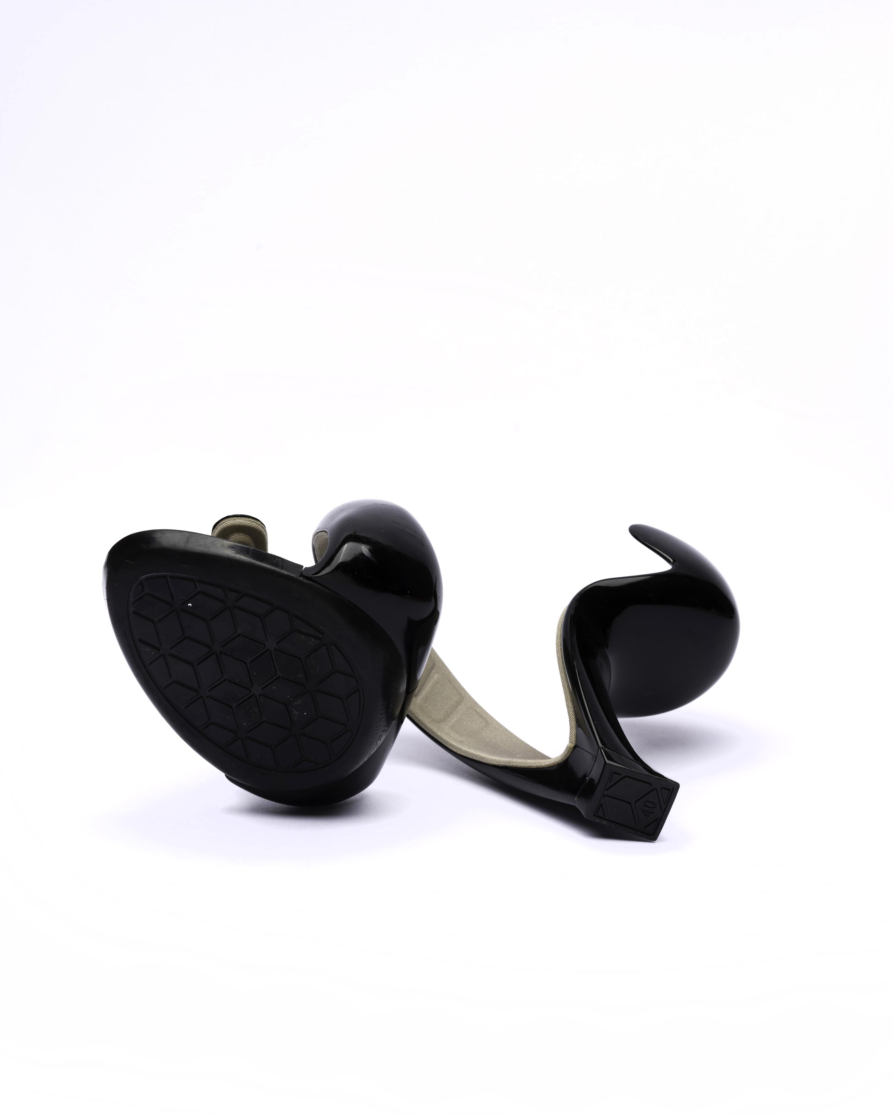 Julian Hakes Mojito Pumps
