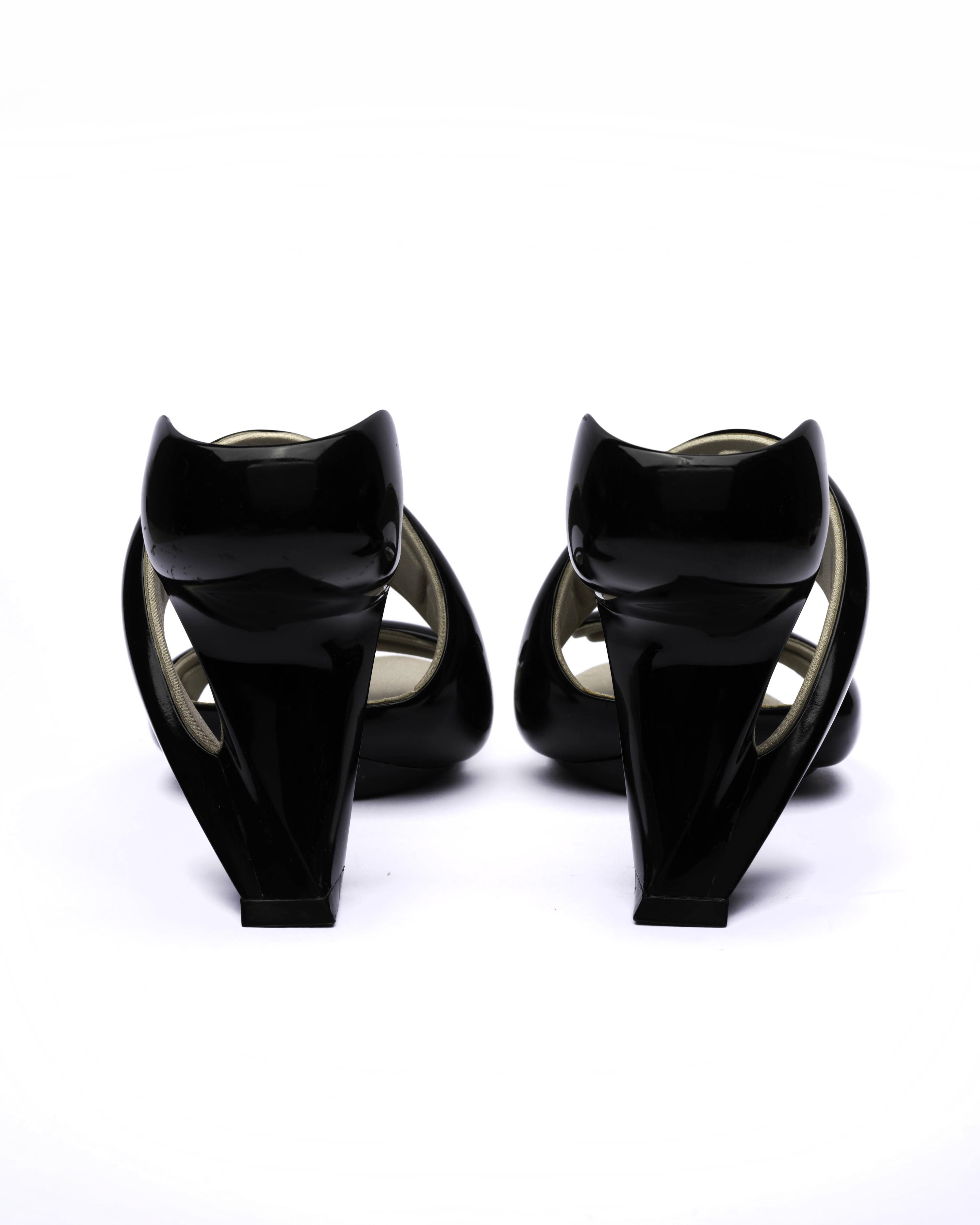 Julian Hakes Mojito Pumps