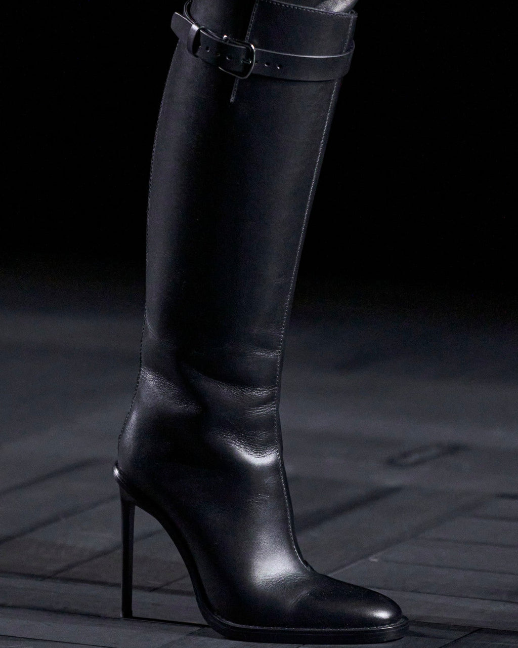Ann Demeulemeester Herbst 2023 Kniehohe Stiefel mit Stilettoabsatz