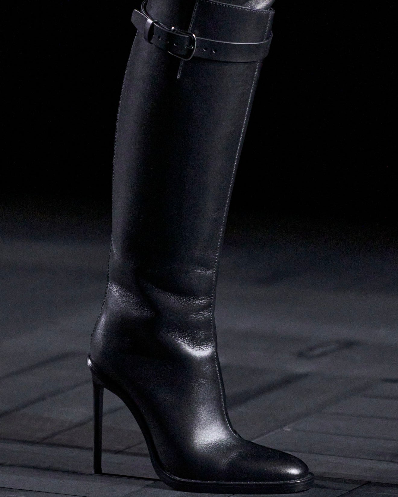 Ann Demeulemeester Herbst 2023 Kniehohe Stiefel mit Stilettoabsatz